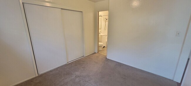 Building Photo - This is a great 1-bdr right in the heart o...