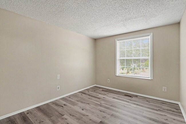 Building Photo - 6201 Turtle Neck Ln