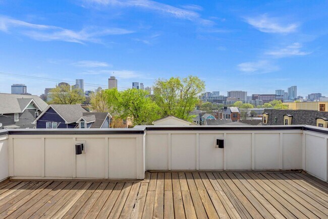 Building Photo - Luxury Living Just Minutes from Downtown Nashville