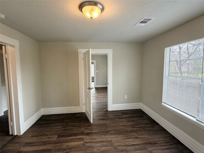 Building Photo - 2212 Semmes St