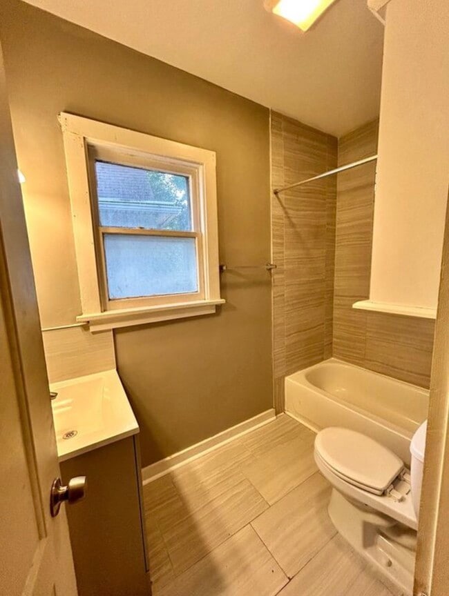 Building Photo - 1540 St Paul St