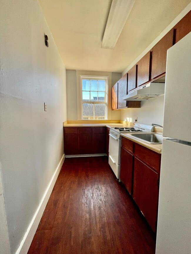 Building Photo - 2 Bed/1 Bath Near Campus