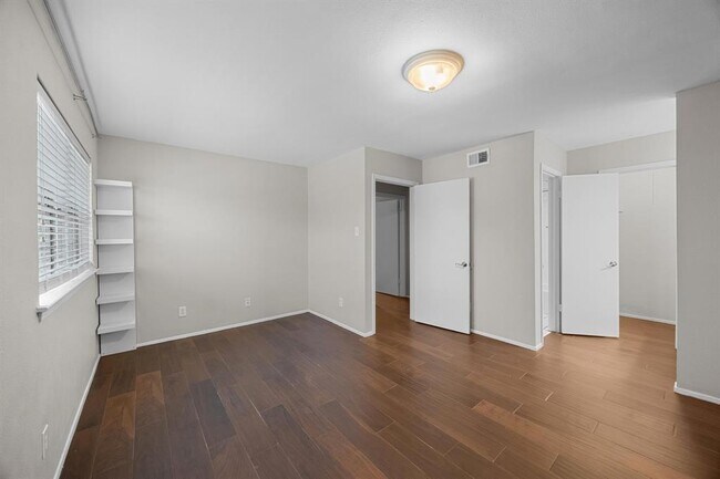 Building Photo - 4159 Steck Ave