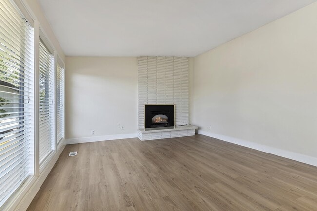 Building Photo - 7841 Da Vinci Dr