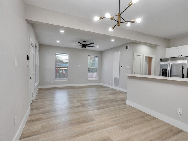 Building Photo - 819 E 40th St