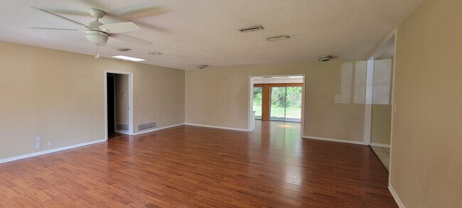 Building Photo - 4/2 (Madison Park) Nice home in quiet neighborhood