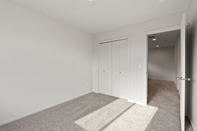 Building Photo - 4800-4802 E Fairview Ave