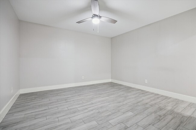 Building Photo - 2320 Peppermill Rd