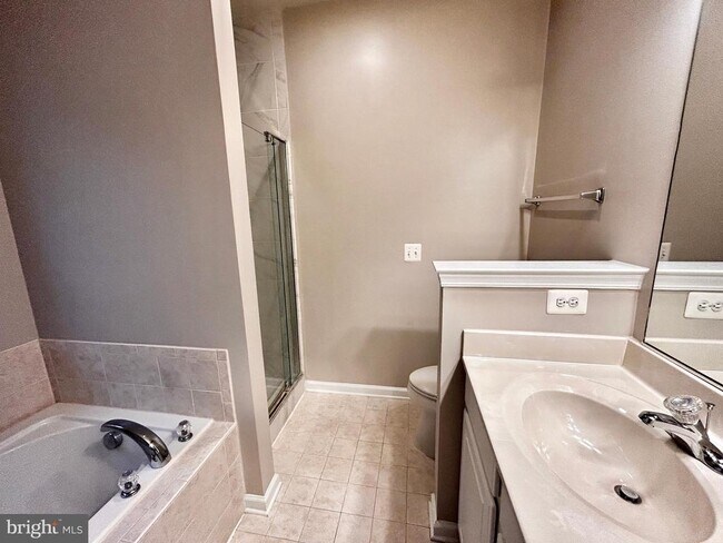 Building Photo - 312 Quinton Oaks Cir