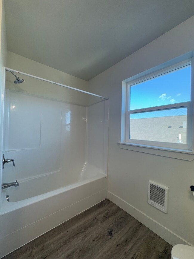 Building Photo - Peaceful Living Just Minutes from Town