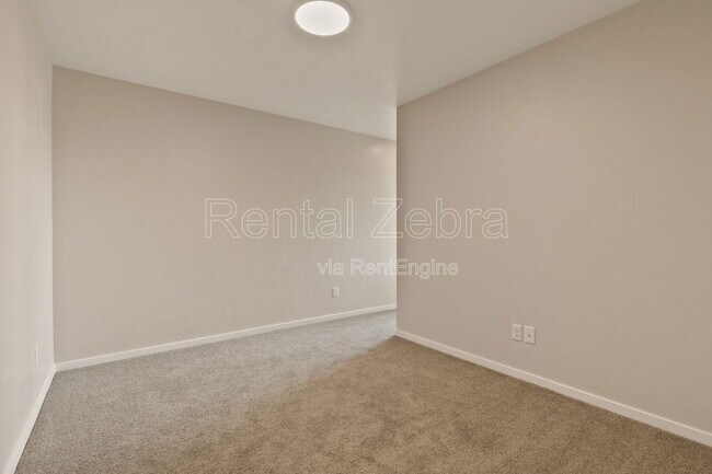 Building Photo - 1682 SW Salmon Ave