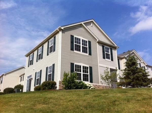 Building Photo - 674 Arbor Cir