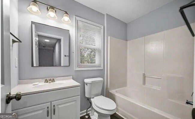 Building Photo - 558 Manning Rd SW