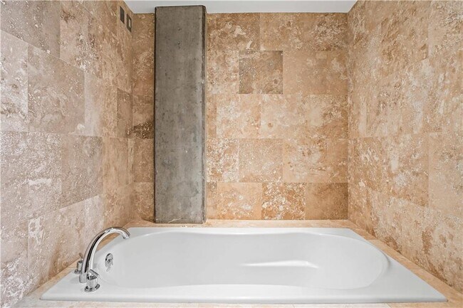 Building Photo - 3180 Mathieson Dr NE