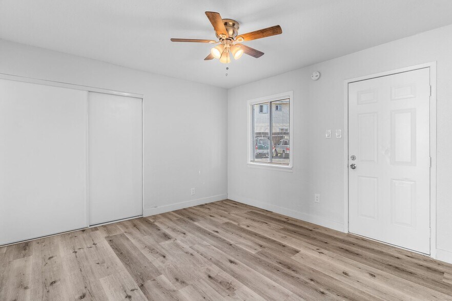 Building Photo - 2652 E 15th St