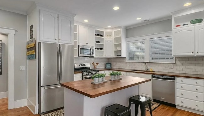 Building Photo - Bungalow Style and Old World Quality in Savannah's Parkside - Daffin Park