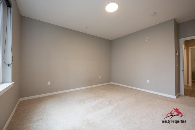 Building Photo - 110 N Blandena St