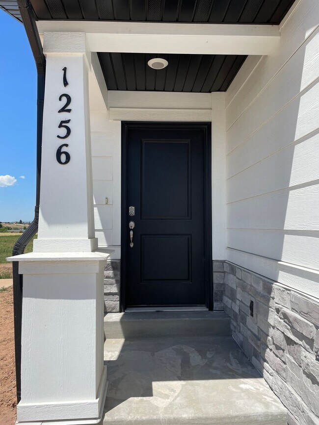 Building Photo - 3-Bedroom Townhome in Santaquin!