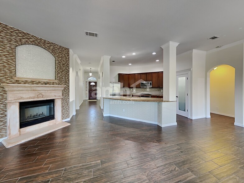 Building Photo - 2228 Coopers Hawk Ct