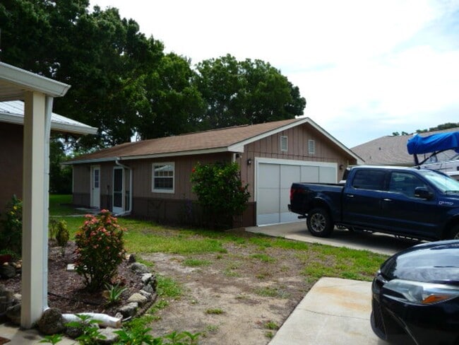 Building Photo - 3/2.5 in Sebastian FL