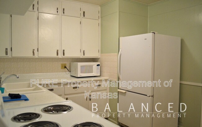 Building Photo - 1915 SW Moundview Dr