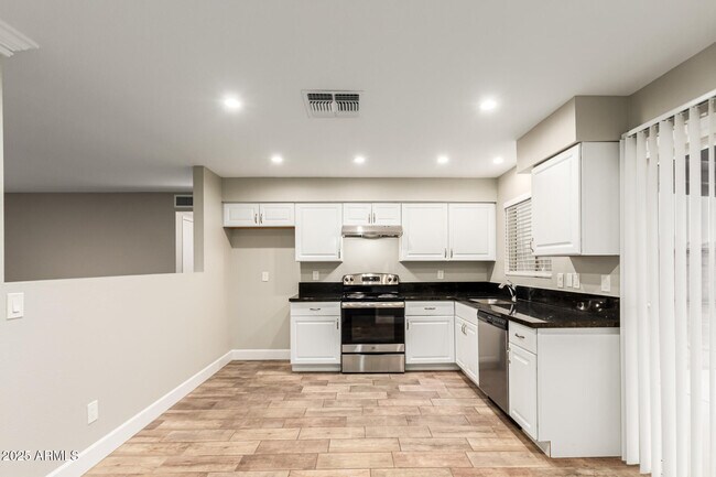 Building Photo - 2731 E Charleston Ave