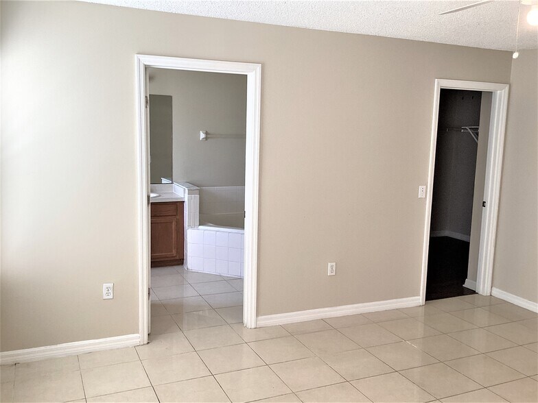 Building Photo - 2809 Sherbrook Ct
