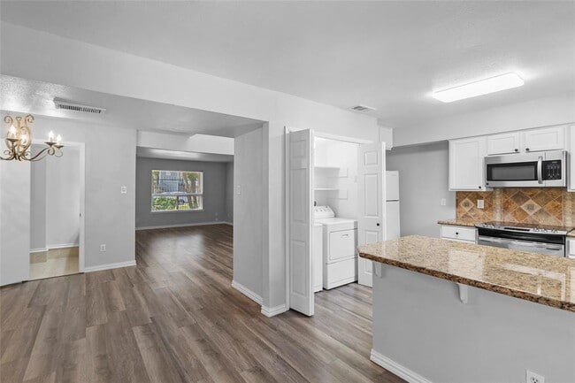Building Photo - 724 Country Pl Dr