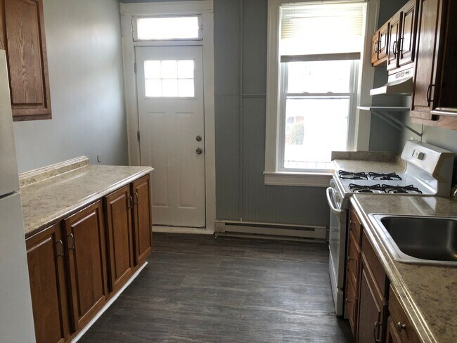 Building Photo - Discover this well-maintained 3-bedroom, 2-bath home in Baltimore, MD,