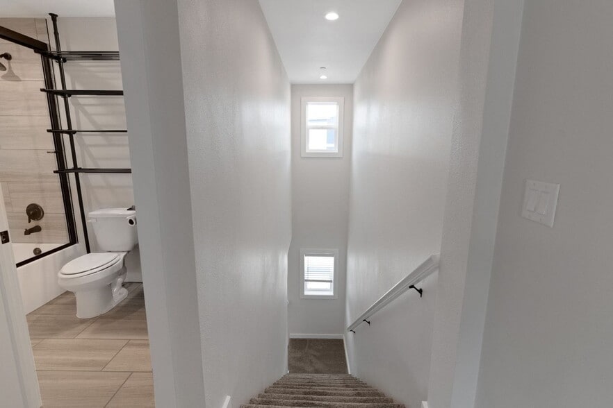 Building Photo - 461 Muse Dr
