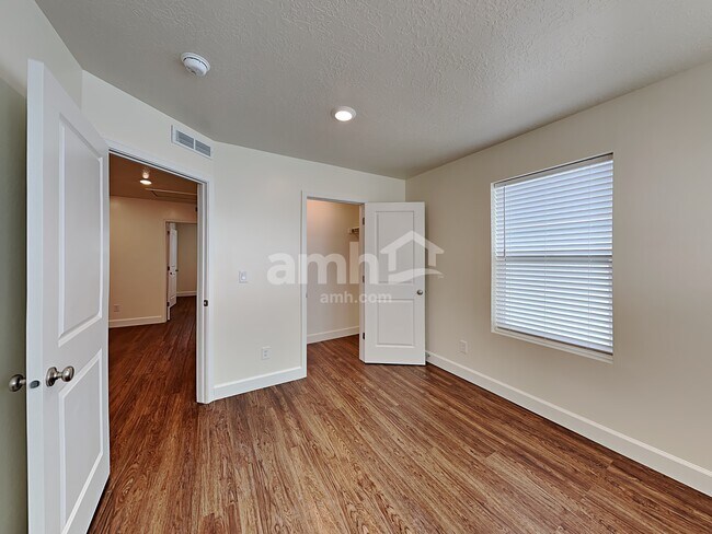Building Photo - 1184 N Wagon Way