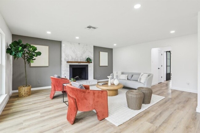 Building Photo - 2104 Malvern Hill Dr