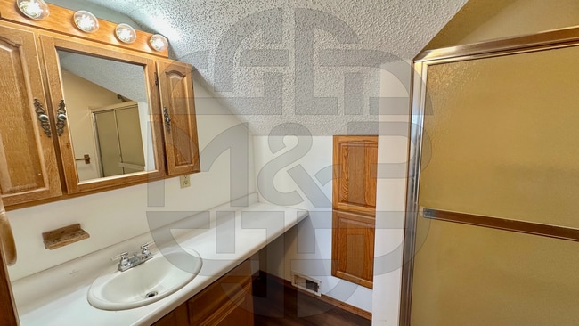 Building Photo - 130 W 10th St