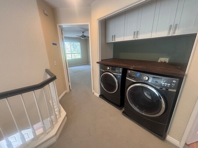 Building Photo - Beautiful 3-Bedroom Home with Covered Patio in Valencia!