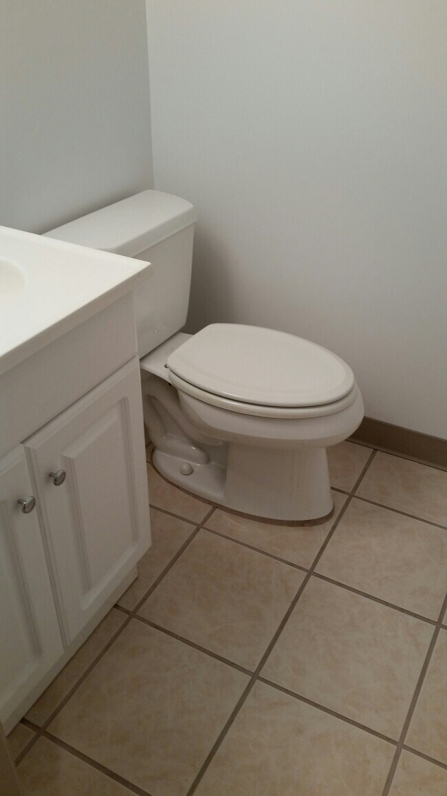 Building Photo - 112 E 5th St