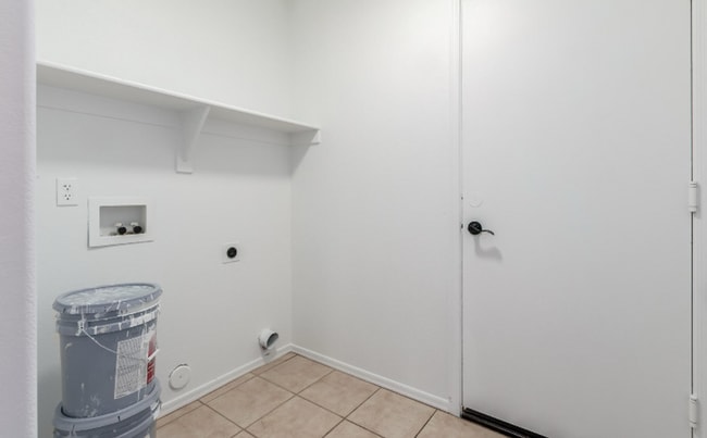 Building Photo - Charming Corner Lot Gem!