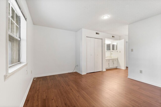 Building Photo - Kensington Trace Condo 2bed, 2bath,  Near ...