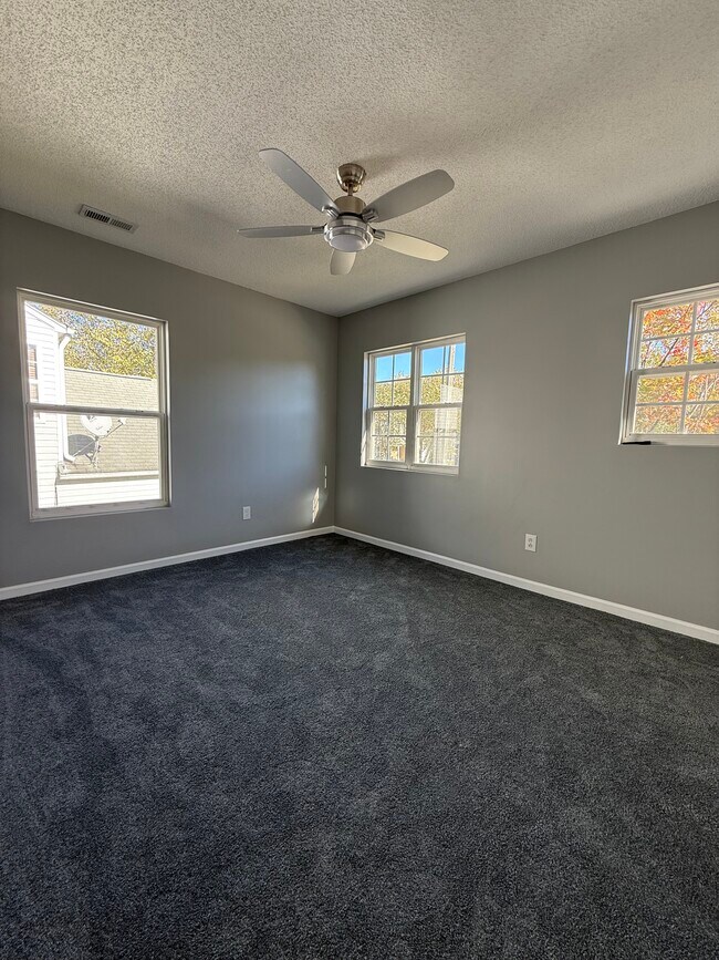 Building Photo - 721 Pebblestone Dr