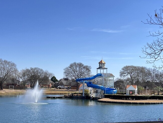 Building Photo - 104 Village Walk