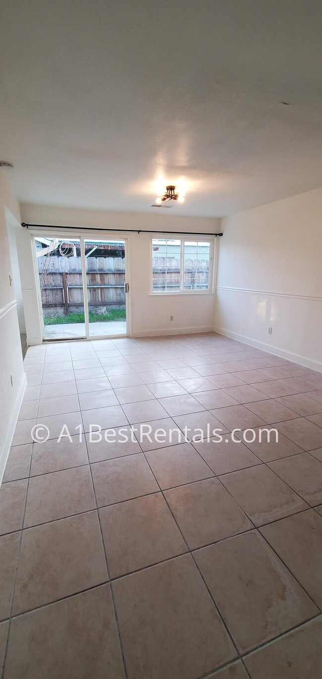 Building Photo - 233 Carmillita Way