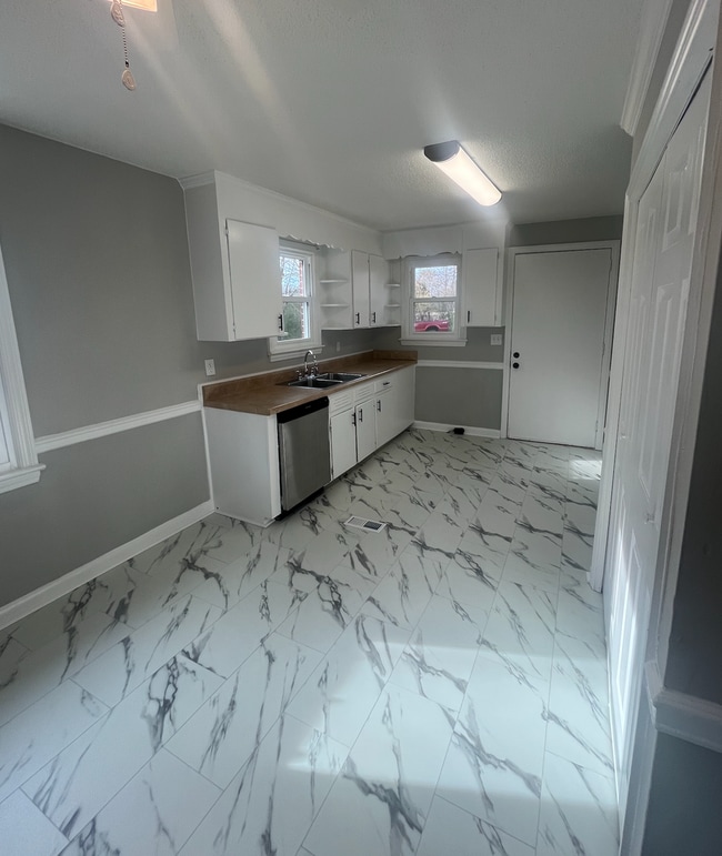 Building Photo - 310 Hammett Bridge Rd