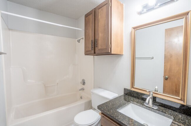 Building Photo - Great Location 3 Bed 2 Bath Home For Rent