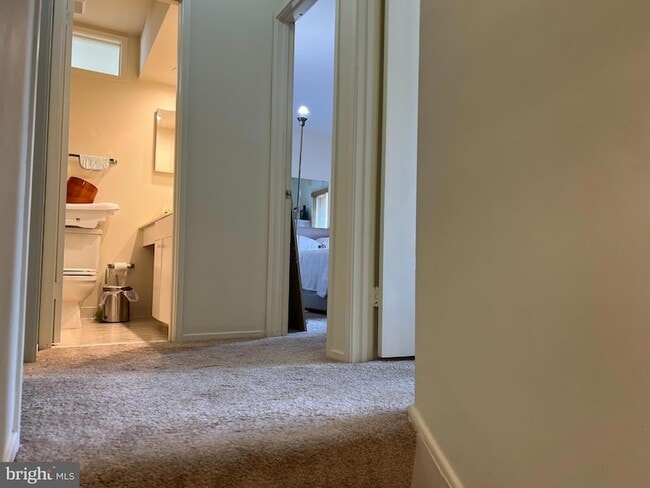 Building Photo - 9547 Fern Hollow Way