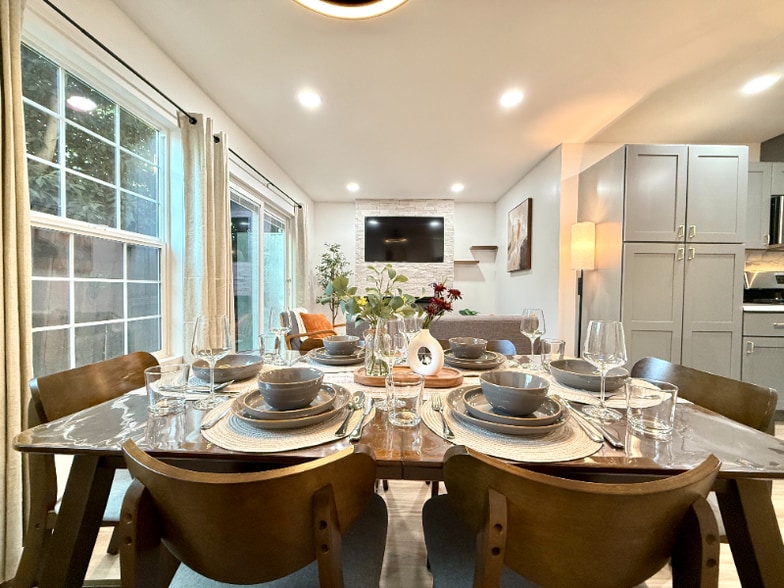 Building Photo - 3229 S Sherbourne Dr