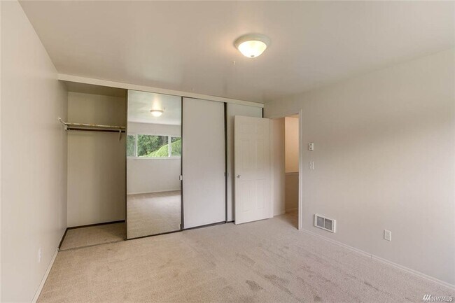 Building Photo - 12241 SE 59th St