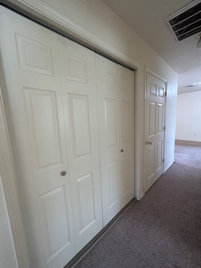 Building Photo - 465 Taft Ave