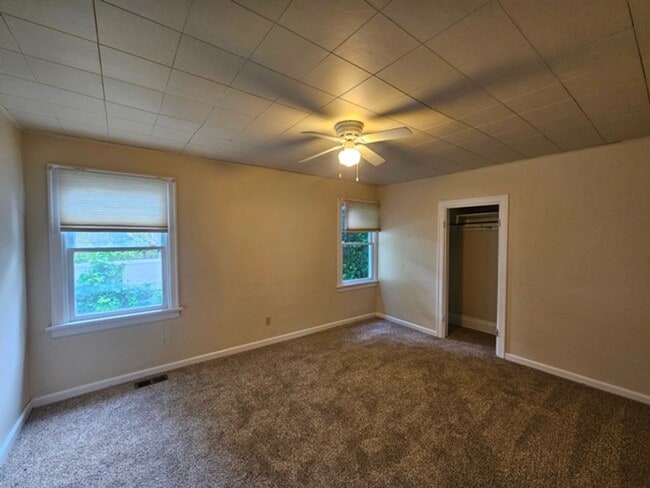 Building Photo - 4Bd/2Ba Two Story House-For Viewing!