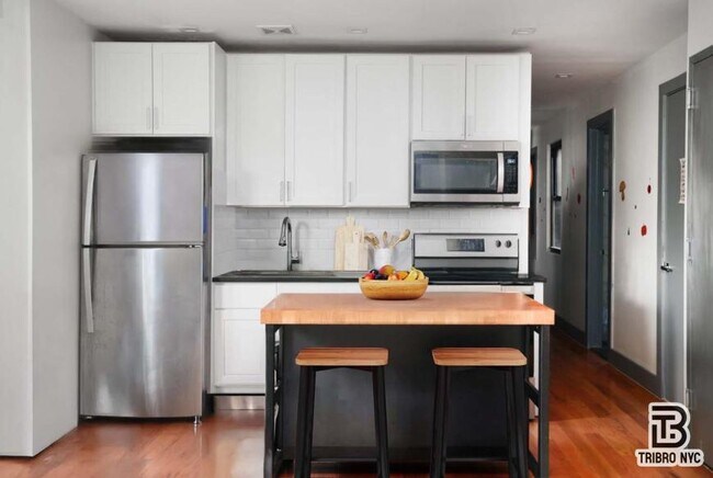 Building Photo - 4 bedroom in Brooklyn NY 11238