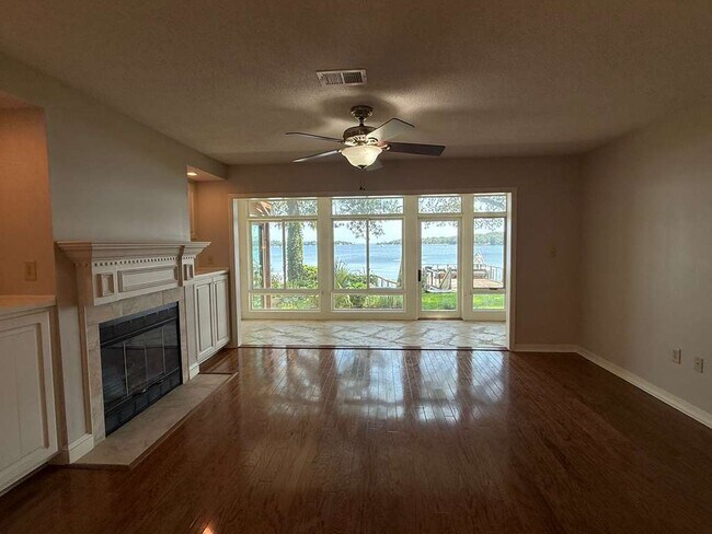 Building Photo - 806 Regatta Cir