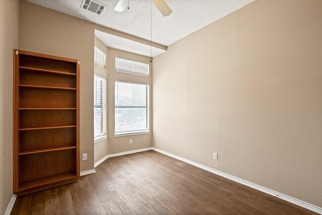 Building Photo - 2802 Nueces St